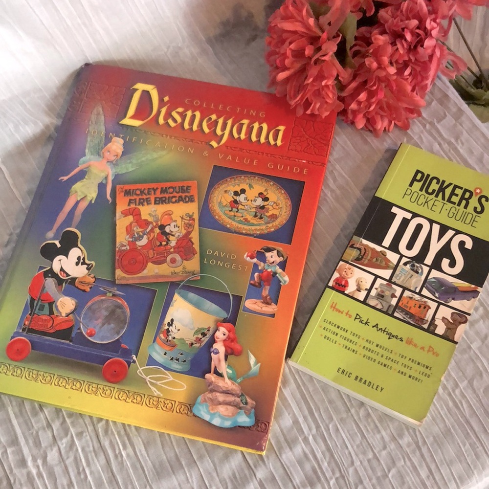 Vintage COLLECTING DISNEYANA ID & VALUE GUIDE & PICKERS POCKET GUIDE TOYS